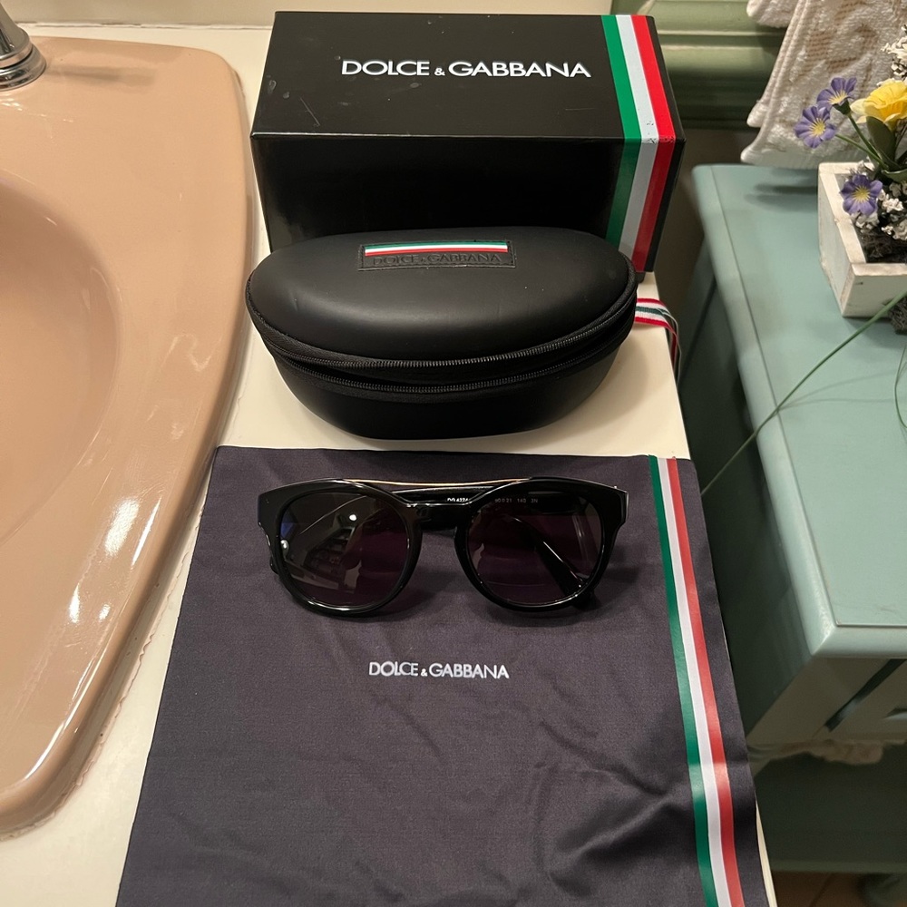 Authentic DG previously loved sunglasses